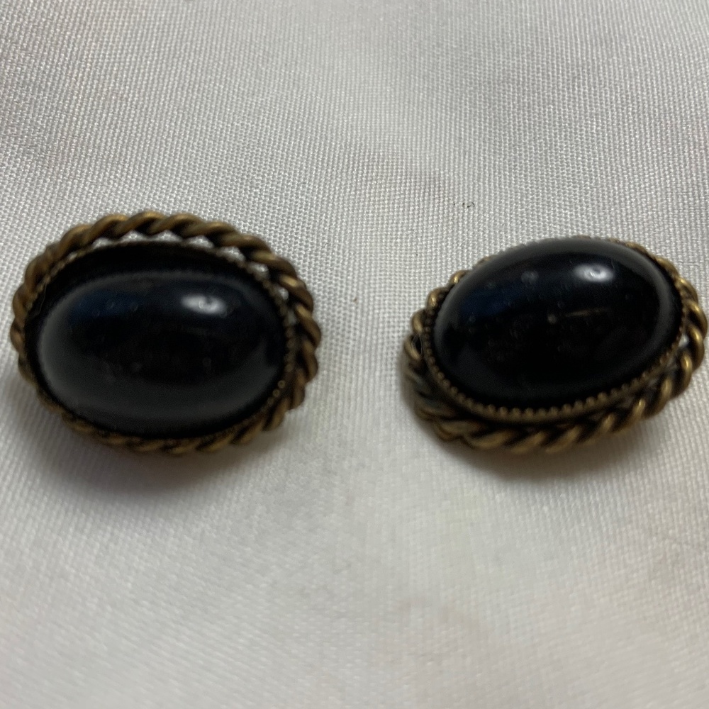 🦩VINTAGE 1950s gold tone and black lucite clip-on earrings